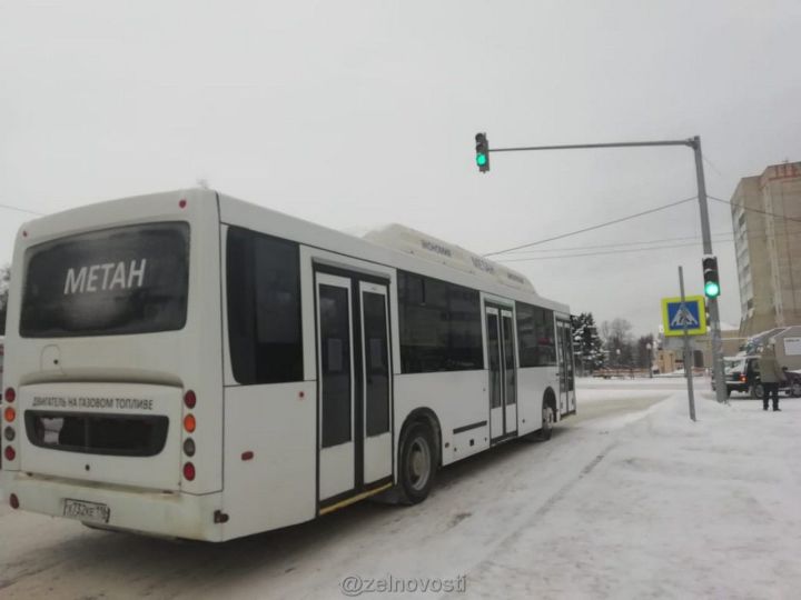 В Зеленодольске перевозчик объявил об отмене двухрублевой скидки при безналичной оплате проезда в автобусах
