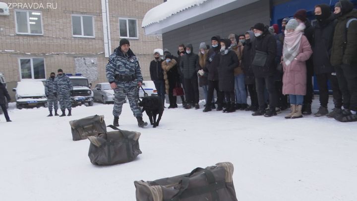 Студенческий десант высадился  в Зеленодольской полиции
