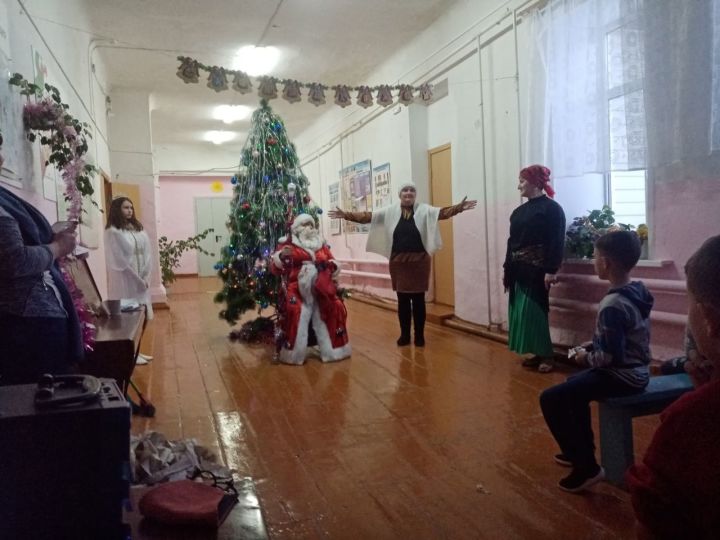 «В новый год за сказками» отправились читатели Большеходяшевской библиотеки