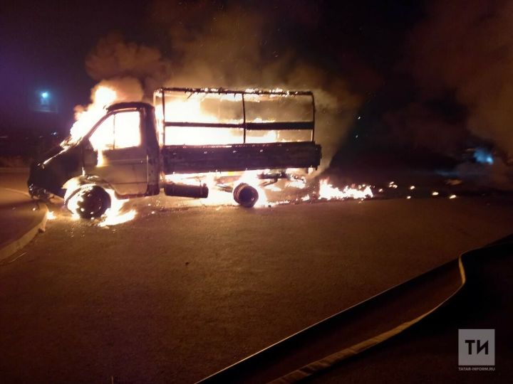В Зеленодольске за ночь сгорели сразу пять авто