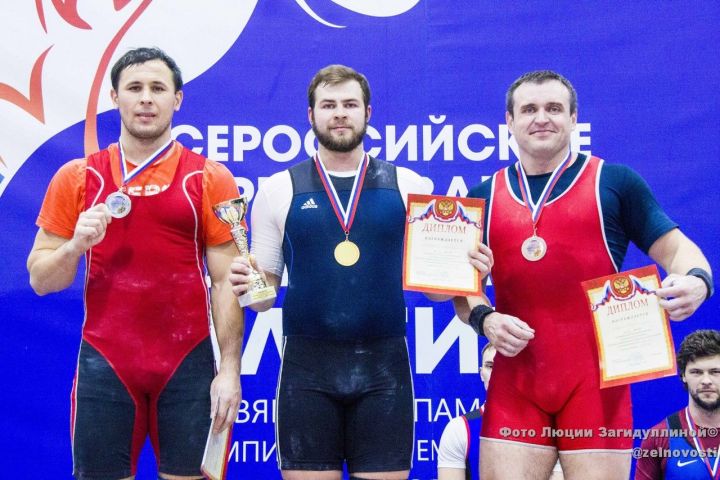 В Зеленодольске в СК "Маяк" состоялись Всероссийские соревнования по тяжелой атлетике