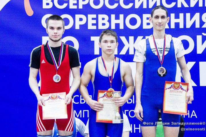 В Зеленодольске в СК "Маяк" состоялись Всероссийские соревнования по тяжелой атлетике