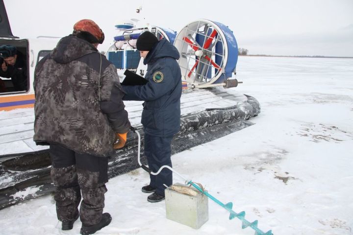 За выход на неокрепший лед оштрафованы восемь жителей Зеленодольского района