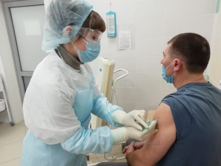 «Привился сам и другим советую!»: В поликлинике №4 проходит вакцинация против COVID-19