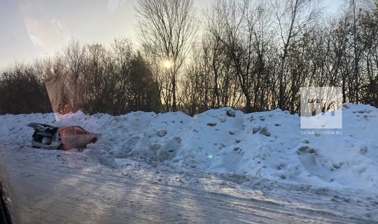 На трассе Казань — Зеленодольск Авто вылетело в кювет после ДТП, пострадала женщина