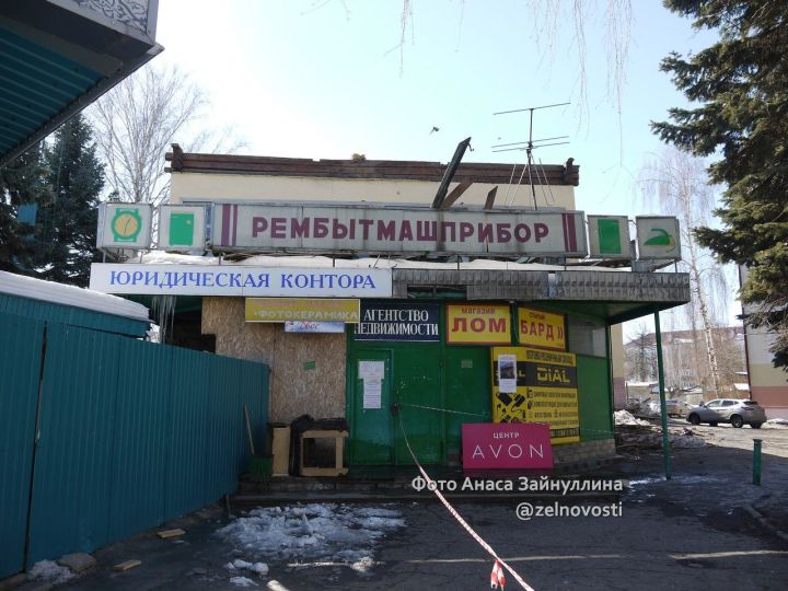 В Зеленодольске продолжается демонтаж здания "Рембыттехники"