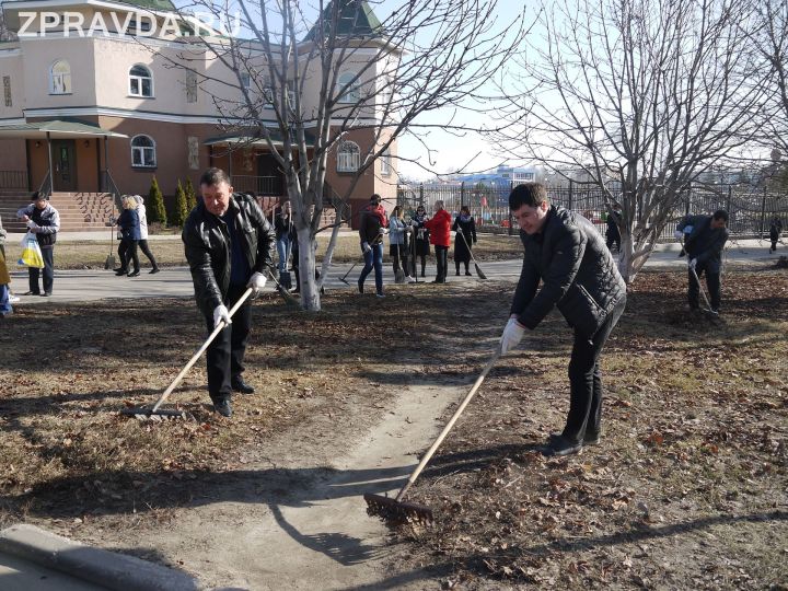 Всех неравнодушных людей приглашаем навести порядок на улицах и дворах. В Зеленодольске стартовали средники и субботники