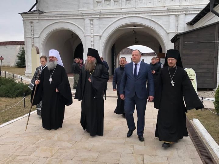 В Великий вторник митрополит Кирилл совершил Литургию в Свияжском монастыре