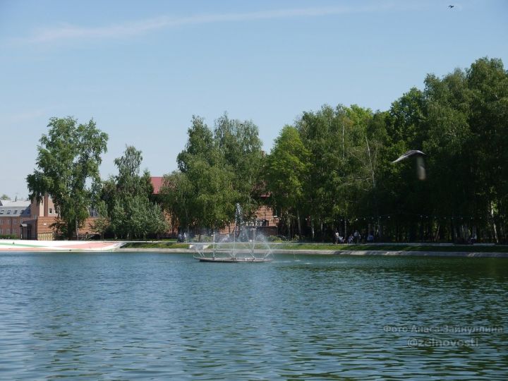 Мобильный репортер: На городском озере заработал фонтан