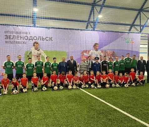 Минниханов посетил первый в истории Зеленодольска крытый футбольный манеж