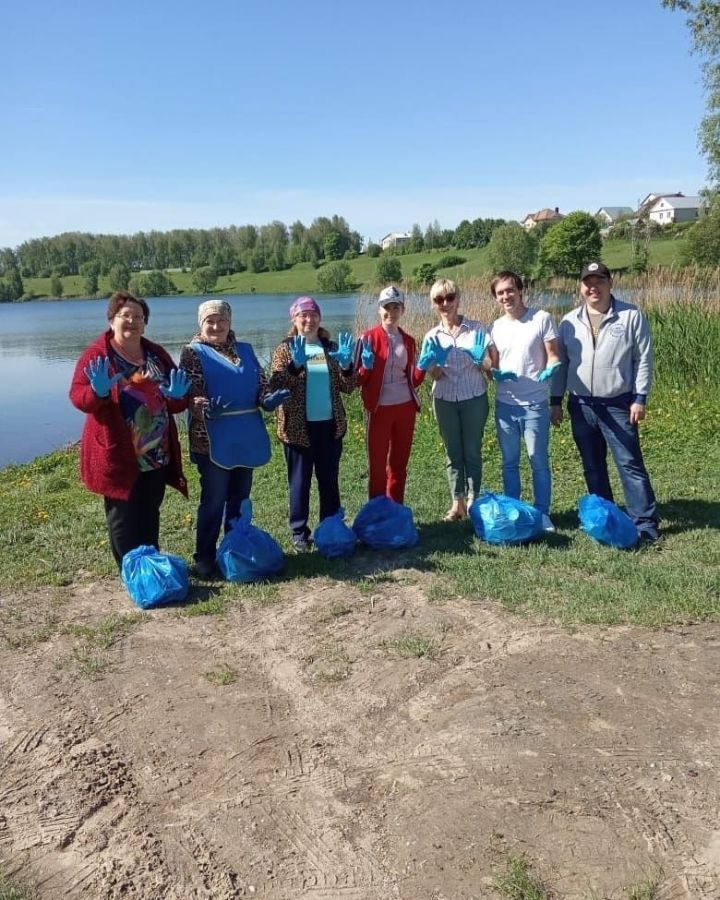 В Зеленодольском районе продолжаются коллективные субботники по очистке и благоустройству территории