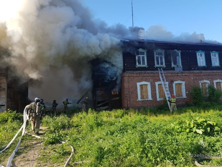 Прокуратура Зеленодольска требует возбудить уголовное дело по факту возгорания дома в "Полукамушках"
