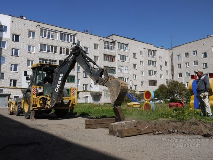 В Зеленодольске возле дома №15 по ул.Фрунзе стартовали работы по благоустройству