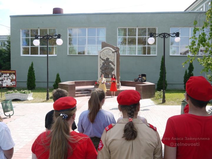 У памятника "Детям войны" состоялся митинг, посвящённый Дню памяти и скорби