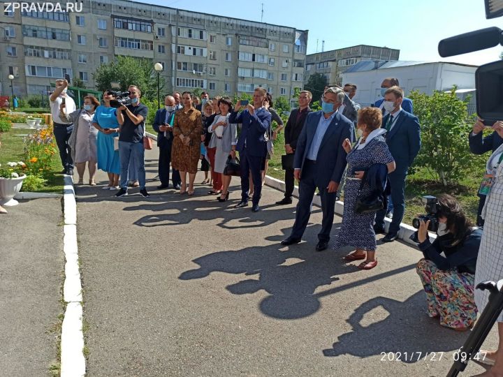 В Зеленодольске с рабочей поездкой находится заместитель премьер-министра РТ Василь Шайхразиев