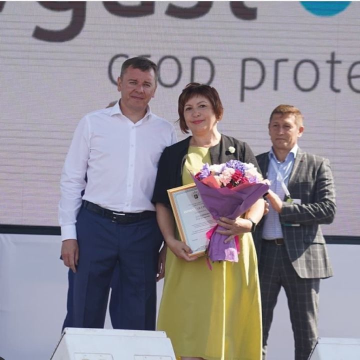 Инженер ЗМК  удостоена почетной грамоты Министерства сельского хозяйства РФ