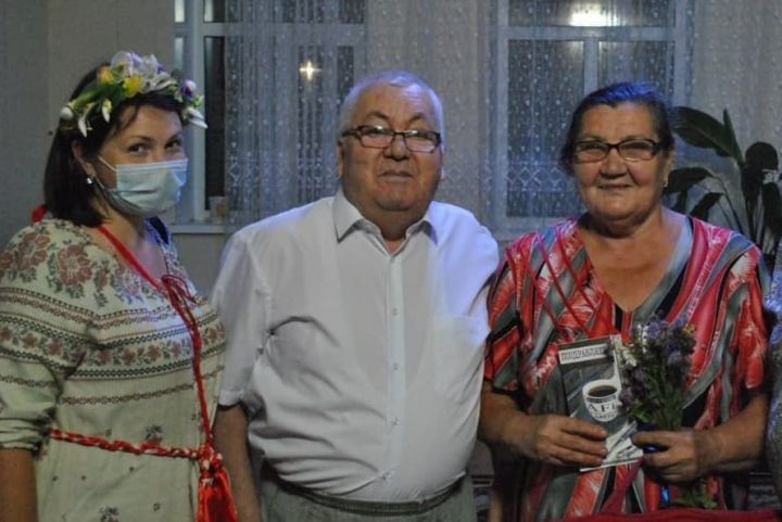Юбиляров семейной жизни поздравили в Большеключинском сельском поселении
