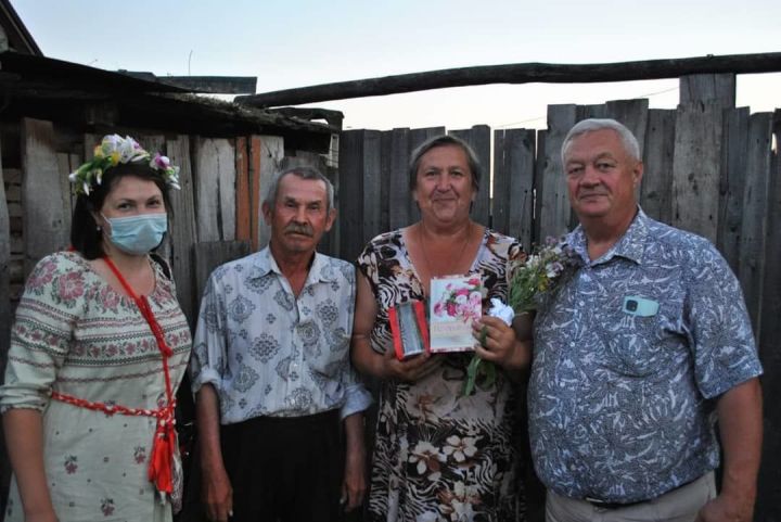 Юбиляров семейной жизни поздравили в Большеключинском сельском поселении