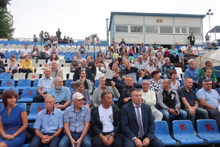 На стадионе «Комсомолец» прошёл спортивный праздник День физкультурника