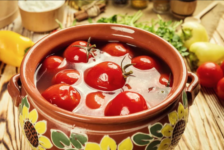 Аппетитные помидоры из бочки: на вкус как из детства