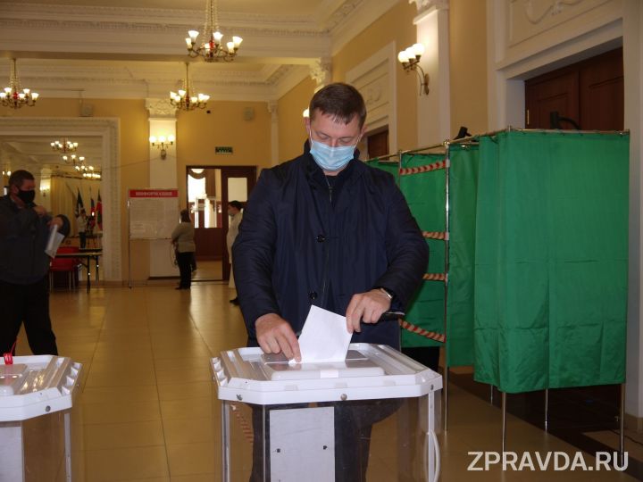 Руководитель исполкома Ильяс ГАНИЕВ проголосовал на выборах депутатов в Госдуму