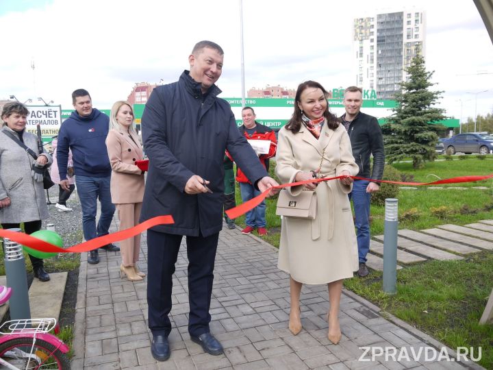 Сегодня на вьезде в город в микрорайоне Мирный открылся новый сквер "Березка"