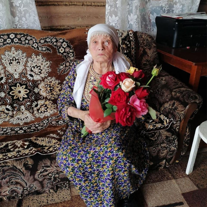 В Зеленодольском районе с 90-летним юбилеем поздравили местную жительницу
