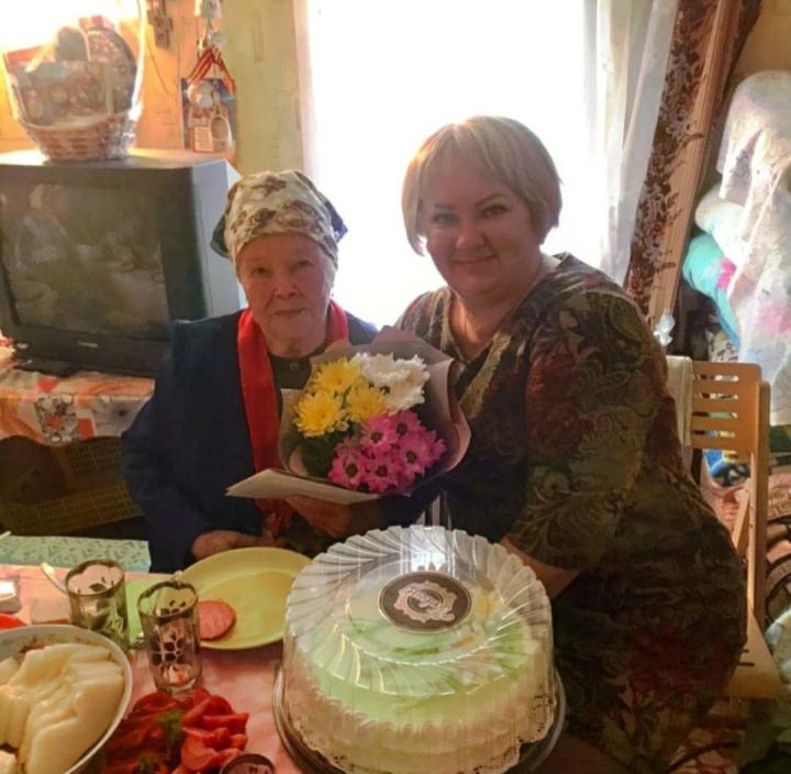 Жительница поселка Нижние Вязовые отметила 90-летний юбилей