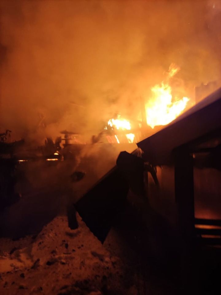 Серьезный пожар произошел в поселке Осиново