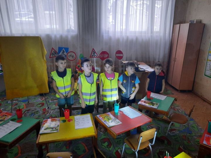 В детском саду «Чебурашка» прошло мероприятие «Светик-семисветик за безопасность на дорогах»