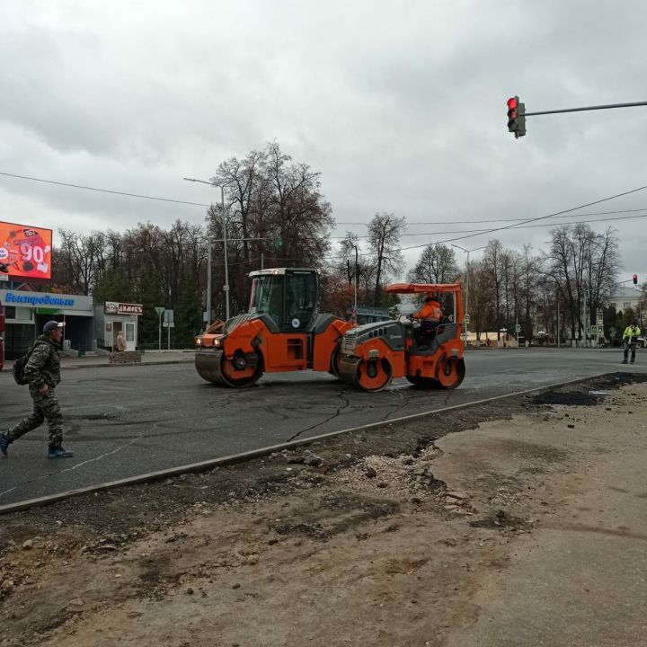 Мобильный репортер: ремонтные работы на площади Победы