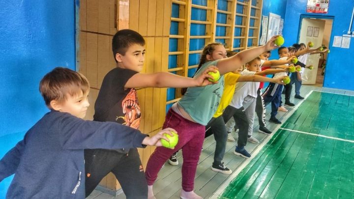 Школьники Зеленодольского района готовятся сдать нормативы ГТО