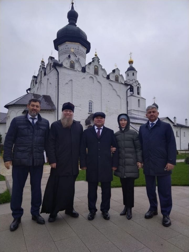 Остров-град Свияжск посетила делегация из Республики Тыва под руководством Владислава Товарищтайовича Ховалы