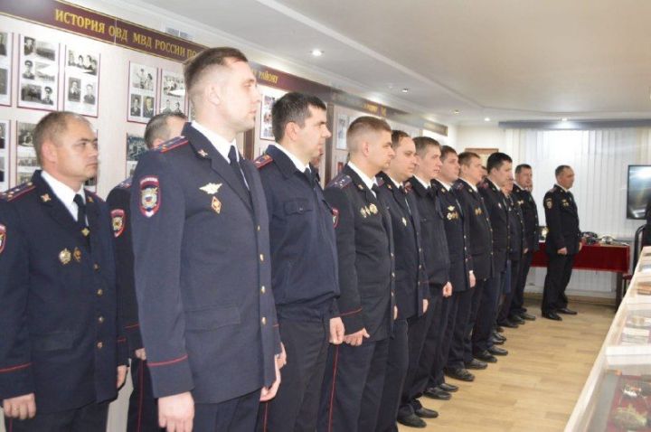 В Зеленодольском ОМВД с профессиональным праздником поздравили участковых уполномоченных полиции