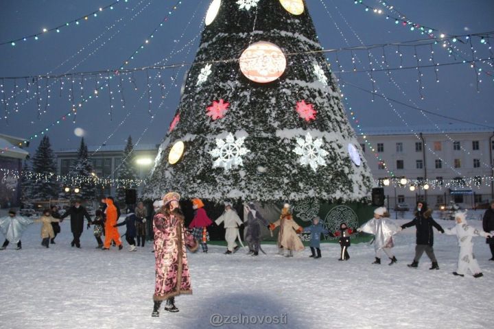 Стало известно, когда в Зеленодольске начнут наряжать главную ёлку