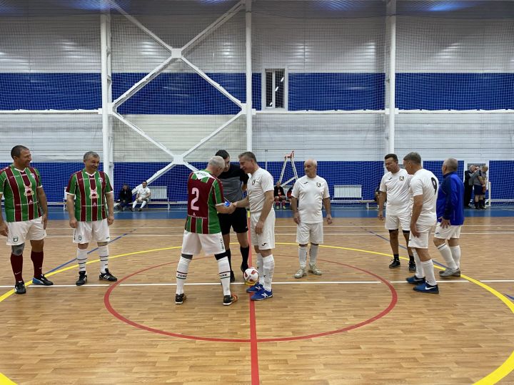 В санатории «Сосновый Бор» состоялся турнир по мини-футболу «КУБОК UMBRO» среди ветеранов
