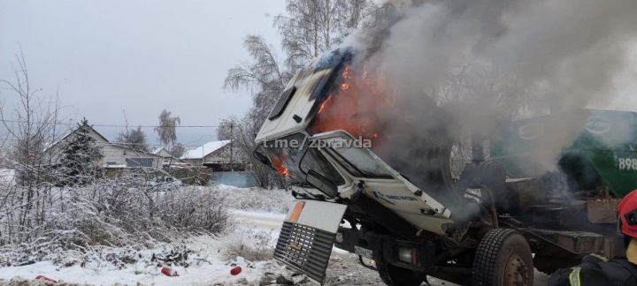 На улице Надежды в Зеленодольске загорелся муоровоз