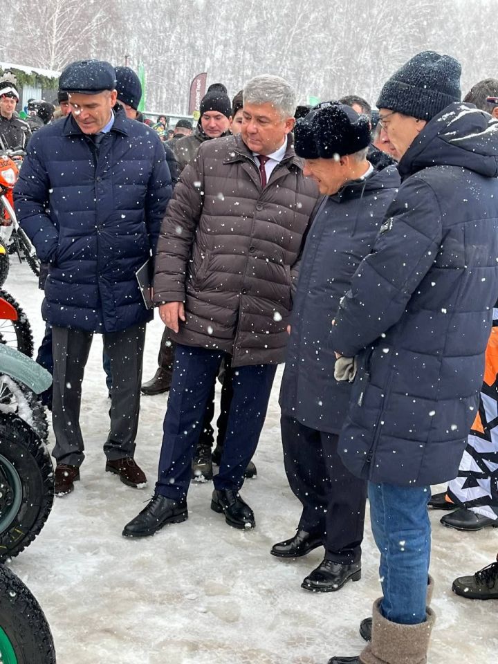 Президент РТ Рустам Минниханов посетил драйв-парк в Васильево