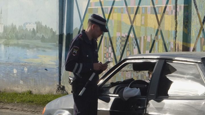 В Зеленодольске сотрудники ГИБДД проверили тонировку у водителей
