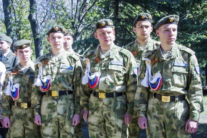 В Парке Победы установили памятную доску зеленодольцам, погибшим в ходе СВО на Украине