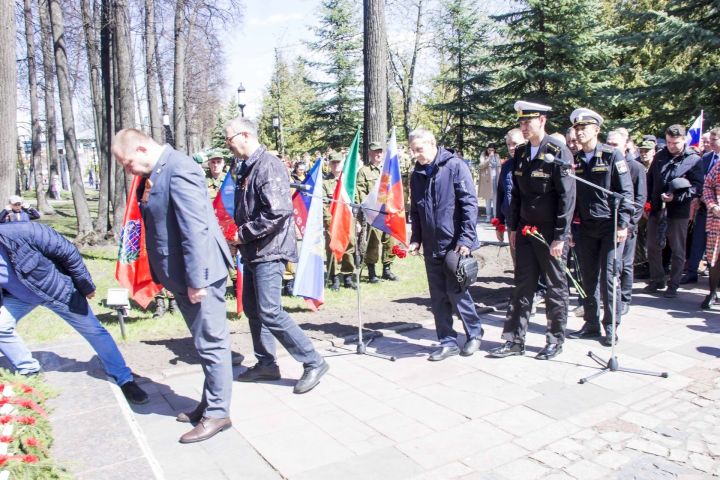 В Парке Победы установили памятную доску зеленодольцам, погибшим в ходе СВО на Украине