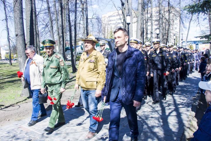 В Парке Победы установили памятную доску зеленодольцам, погибшим в ходе СВО на Украине