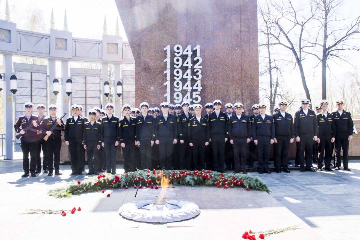 В Парке Победы установили памятную доску зеленодольцам, погибшим в ходе СВО на Украине