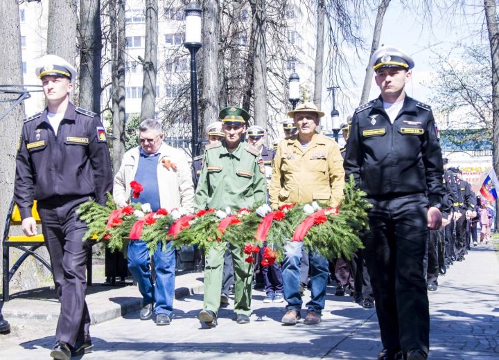 В Парке Победы установили памятную доску зеленодольцам, погибшим в ходе СВО на Украине