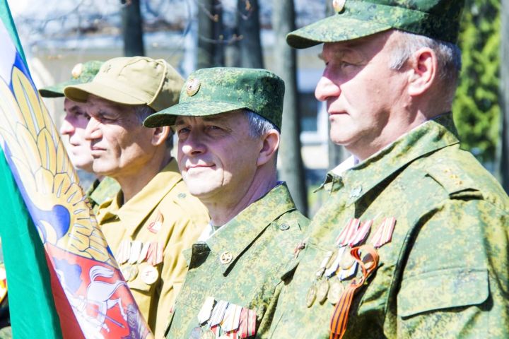 В Парке Победы установили памятную доску зеленодольцам, погибшим в ходе СВО на Украине