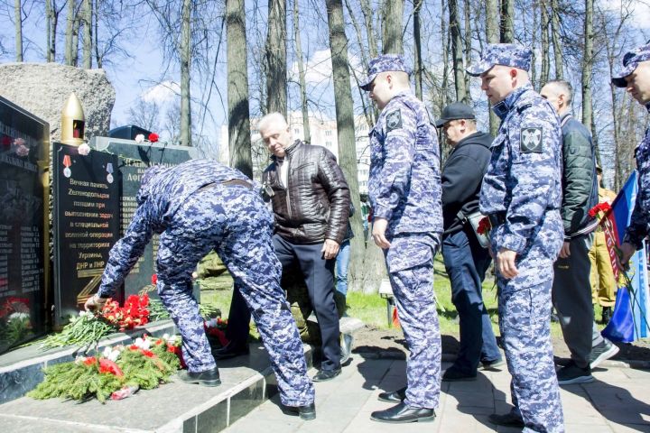 В Парке Победы установили памятную доску зеленодольцам, погибшим в ходе СВО на Украине