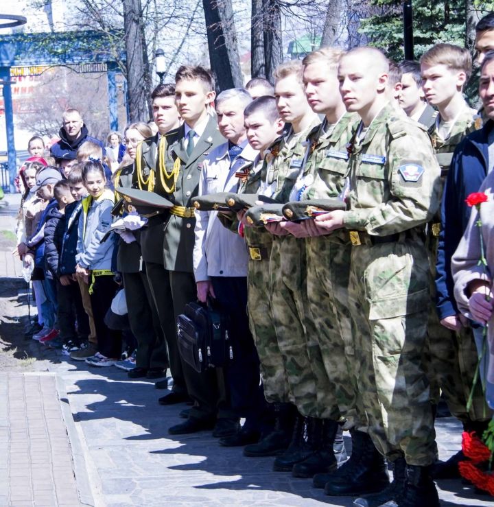 В Парке Победы установили памятную доску зеленодольцам, погибшим в ходе СВО на Украине