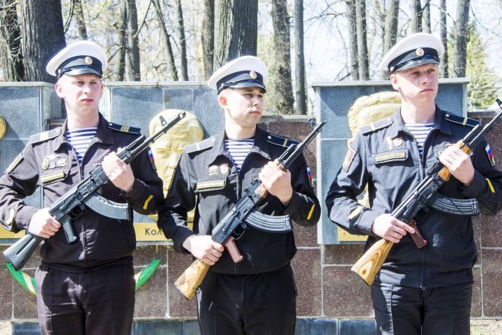 В Парке Победы установили памятную доску зеленодольцам, погибшим в ходе СВО на Украине