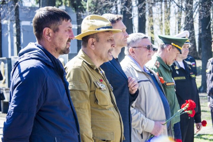 В Парке Победы установили памятную доску зеленодольцам, погибшим в ходе СВО на Украине