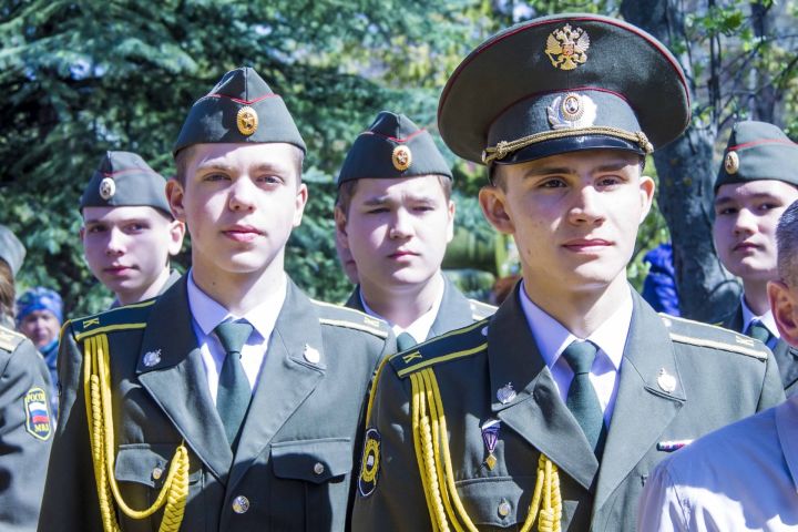 В Парке Победы установили памятную доску зеленодольцам, погибшим в ходе СВО на Украине